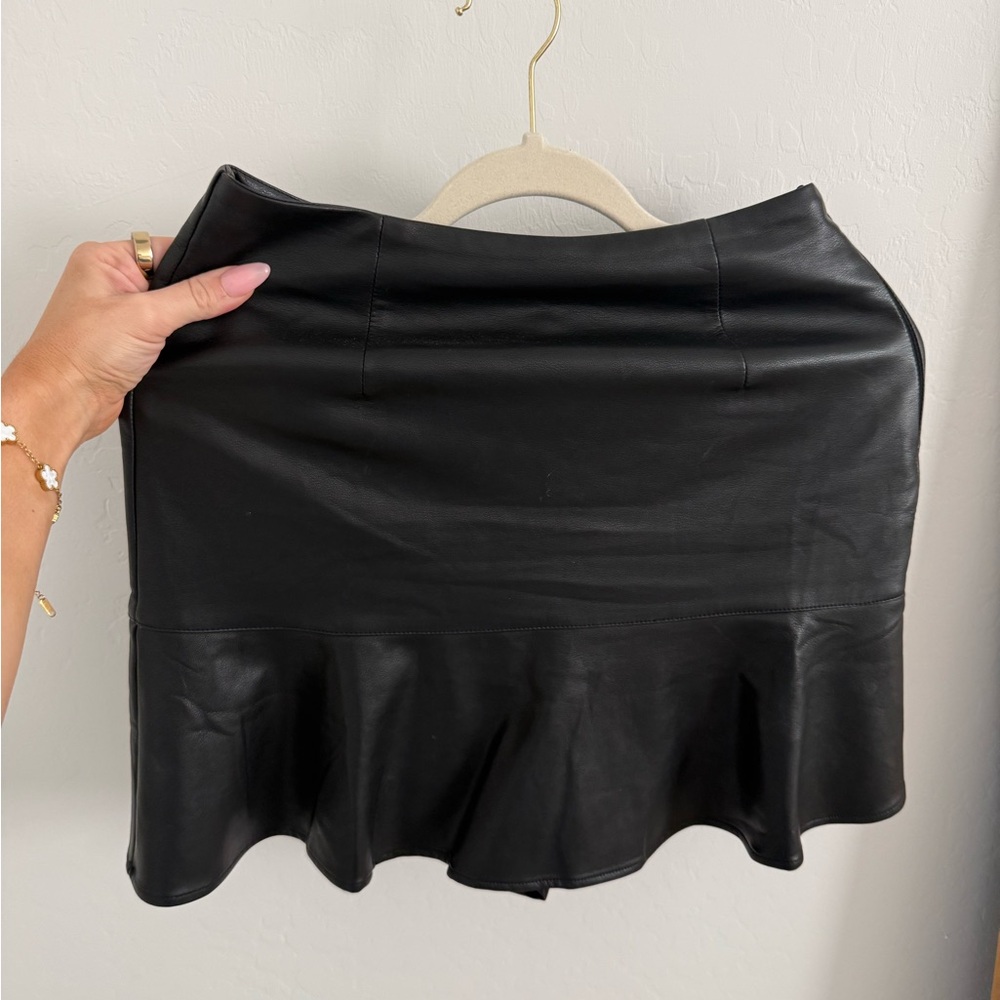 Stylish Black Leather Mini Skirt